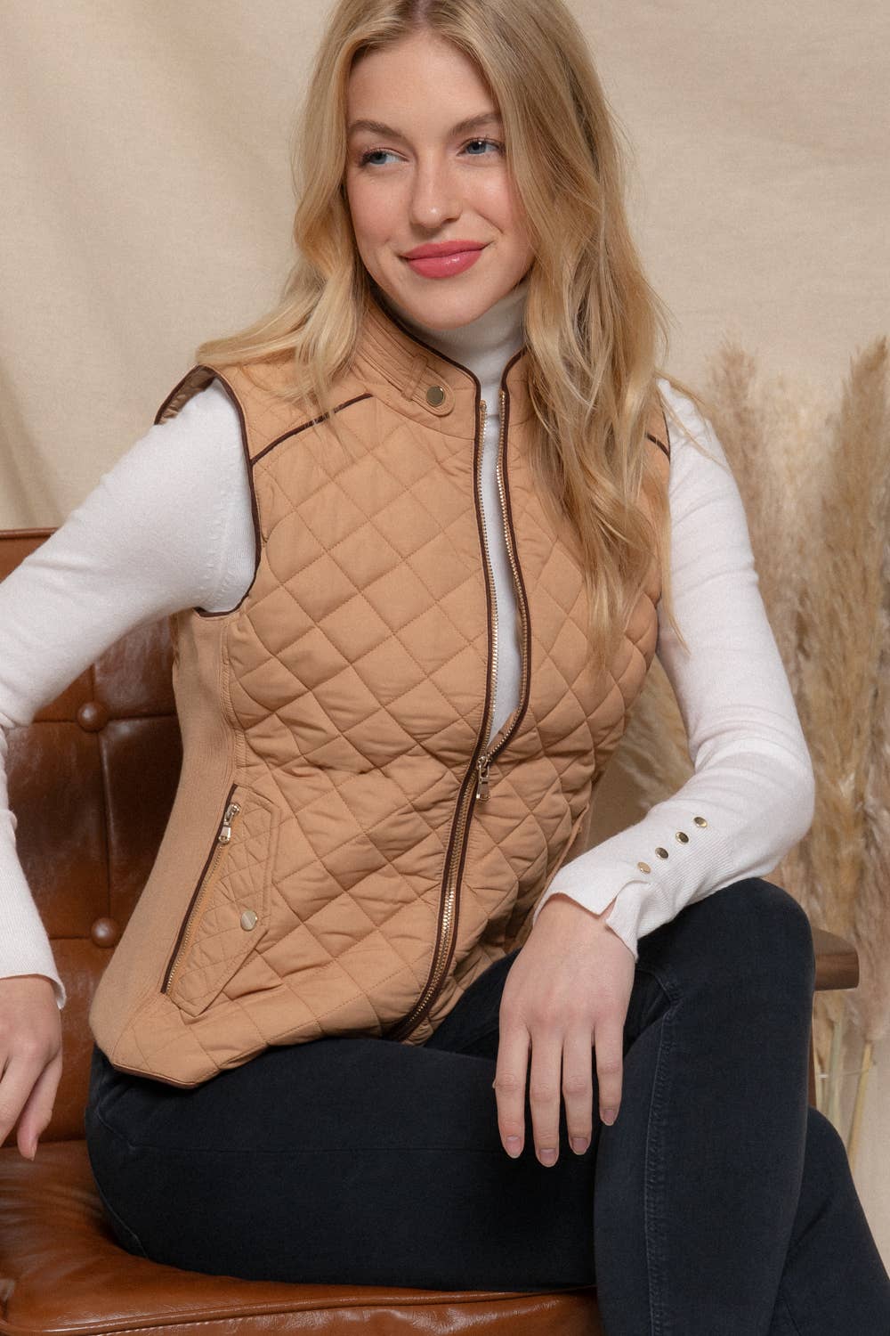 Suede Piping Detail Rib Quilted Padding Vest: TPE-pale taupe / M