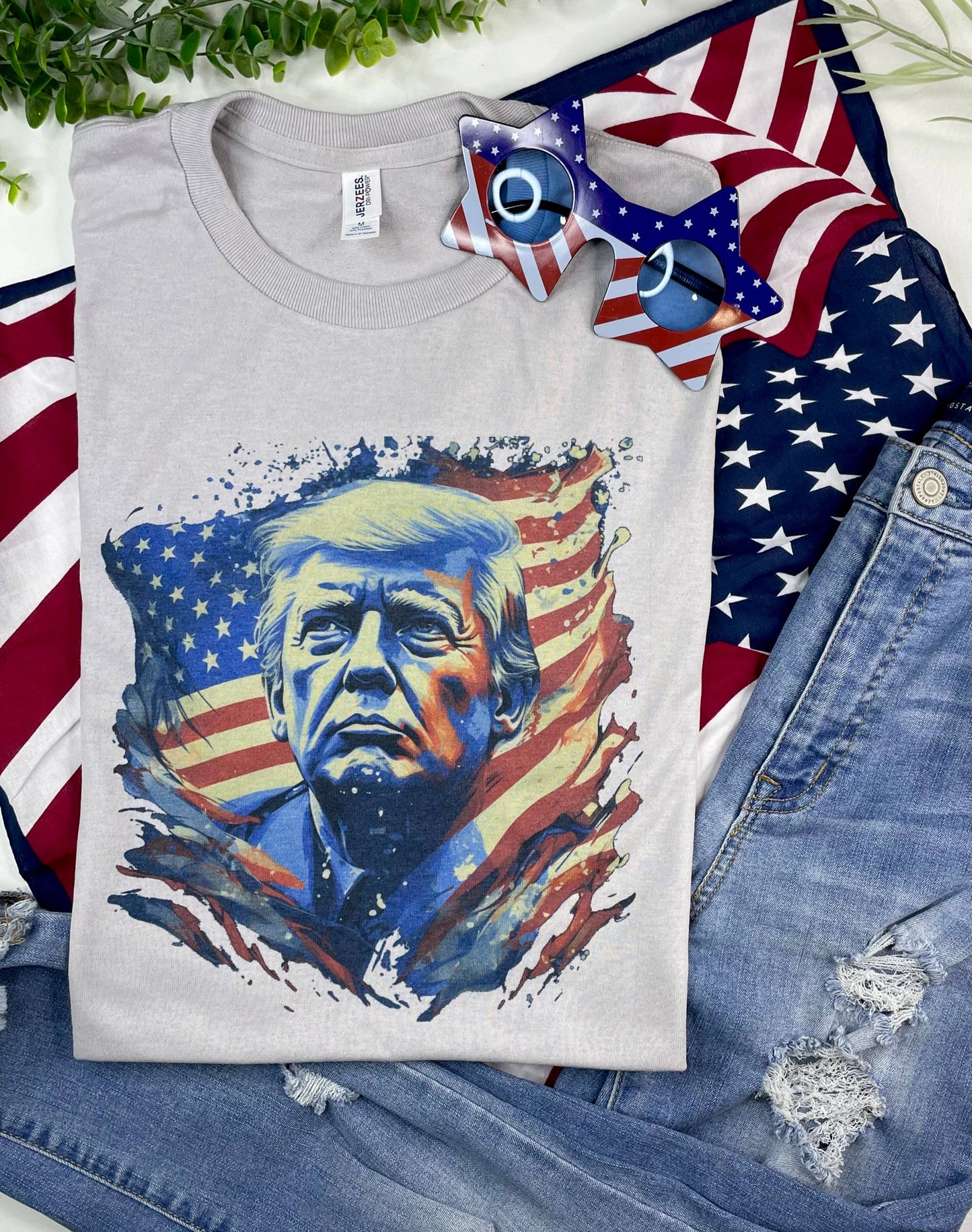 Trump American Flag (T-Shirt): Silver / L