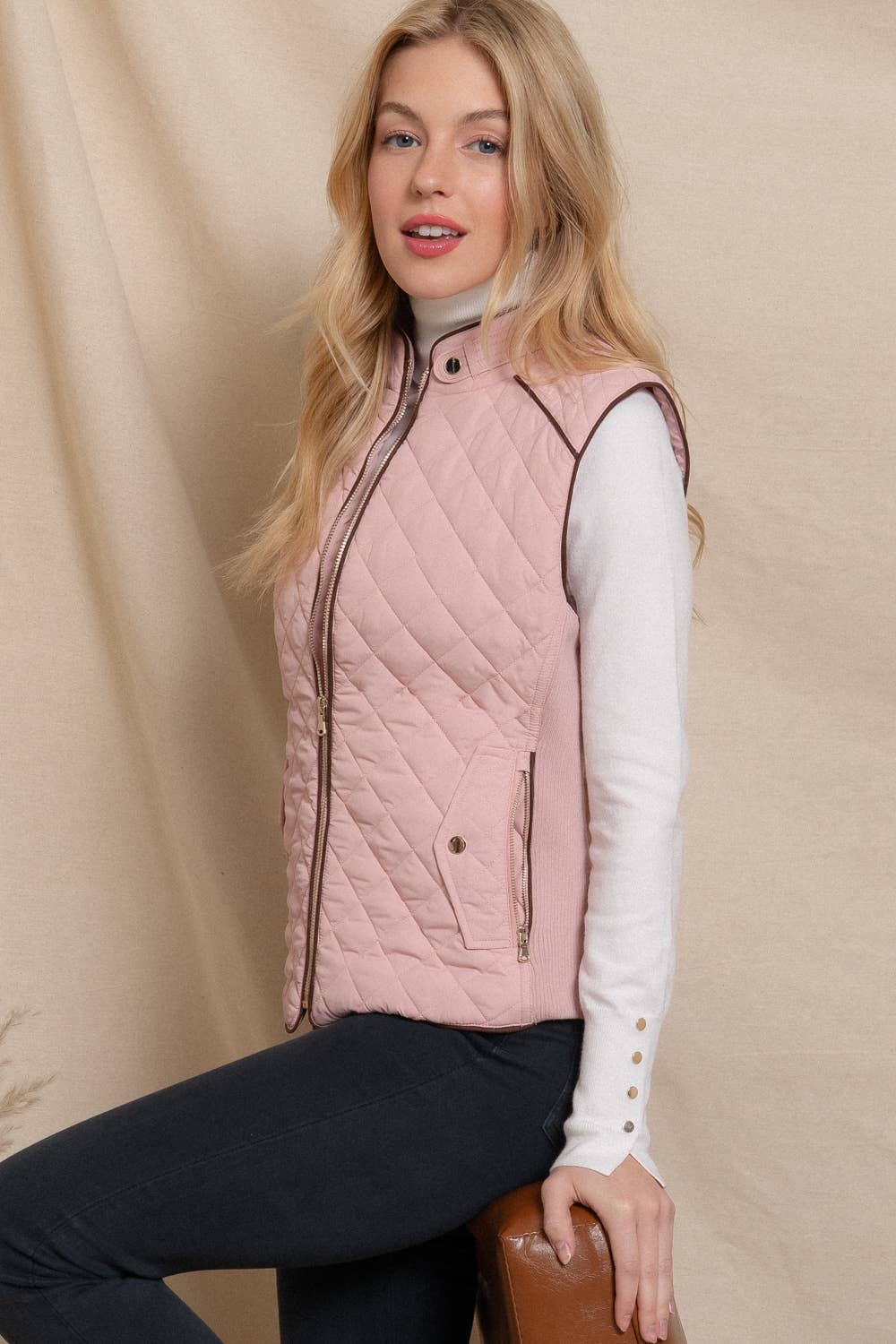 Suede Piping Detail Rib Quilted Padding Vest: WHT-white / L