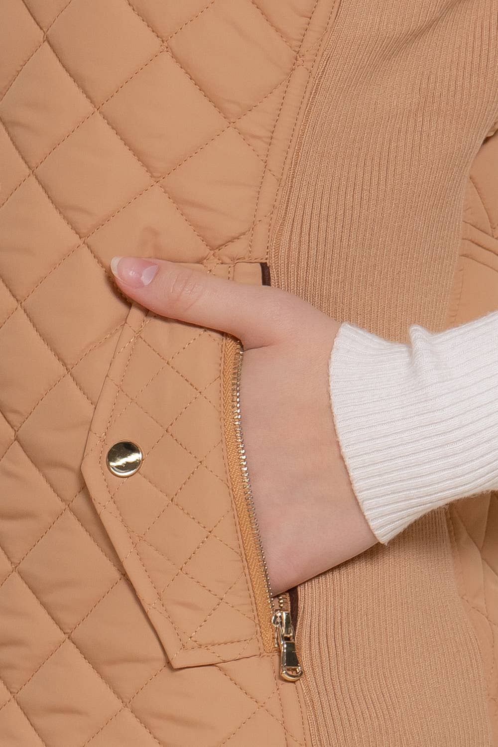 Suede Piping Detail Rib Quilted Padding Vest: TPE-pale taupe / S
