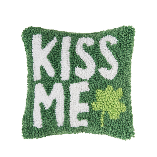 St. Patrick's Day Kiss Me Clover Throw Pillow